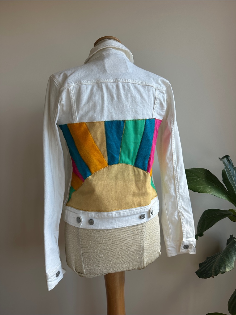 Levi’s Custom White Denim Trucker Jacket Sunrise Sunburst Patchwork XS